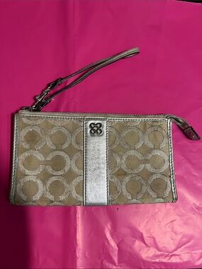 Fashion Rehab Wristlet
